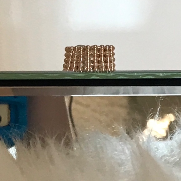 NWOT Guess Rose Gold Tone Ring With Stretchable Band & White Rhinestones - Picture 5 of 9